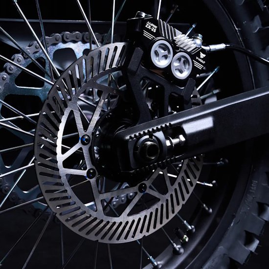 Four-Piston Hydraulic Disc Brakes