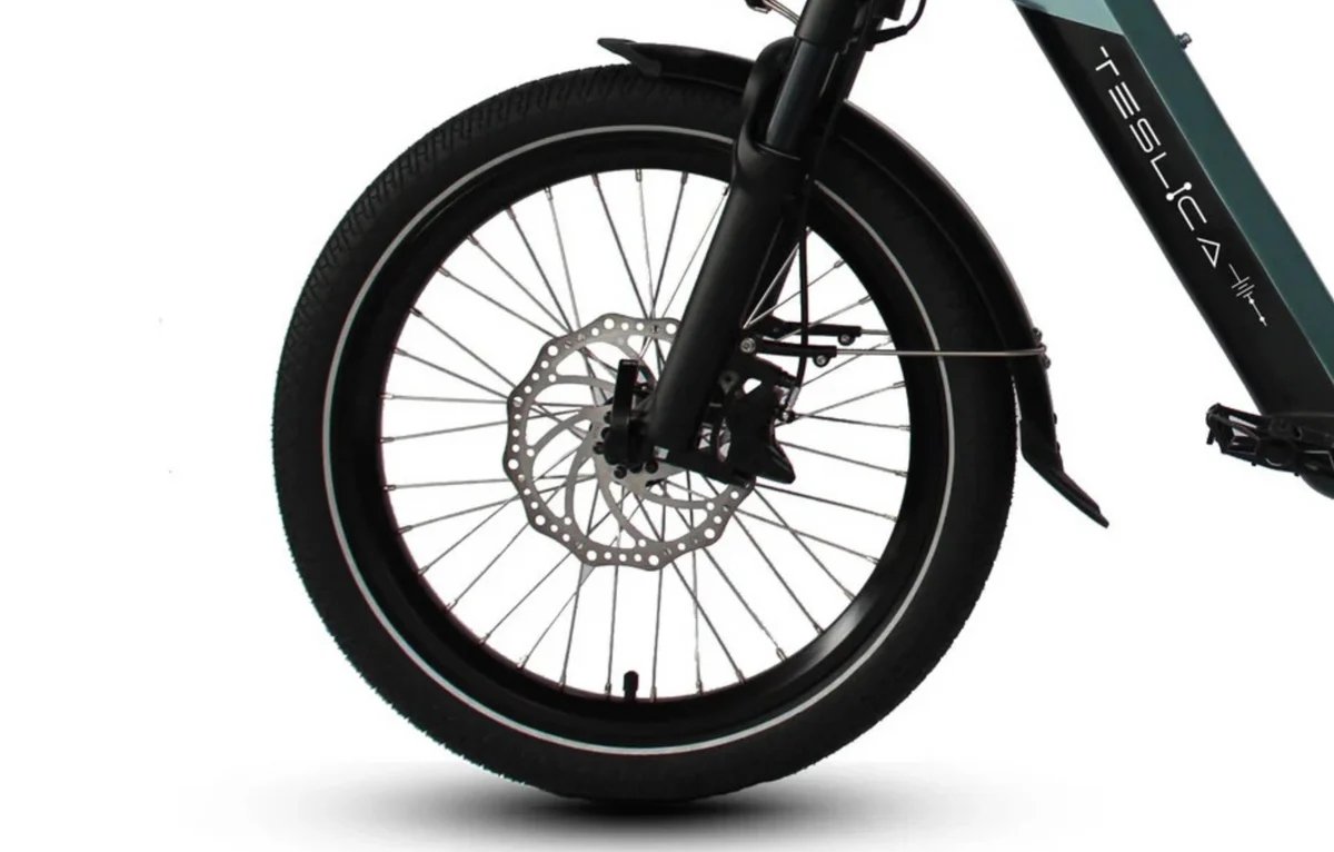 3 Wheels, 3 Hydrlauic 180mm brakes  